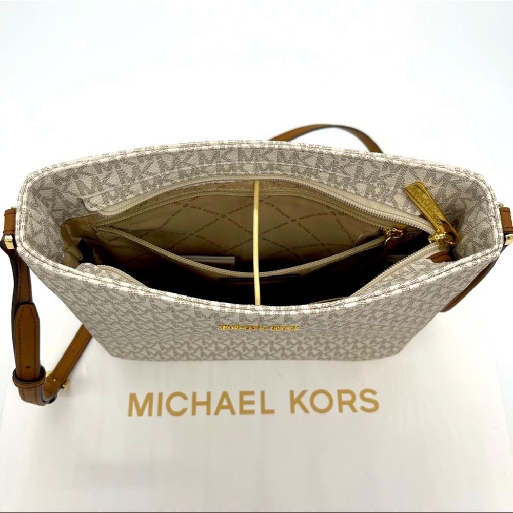 Michael Kors Large Messenger Bag Vanilla - Picture 10 of 13